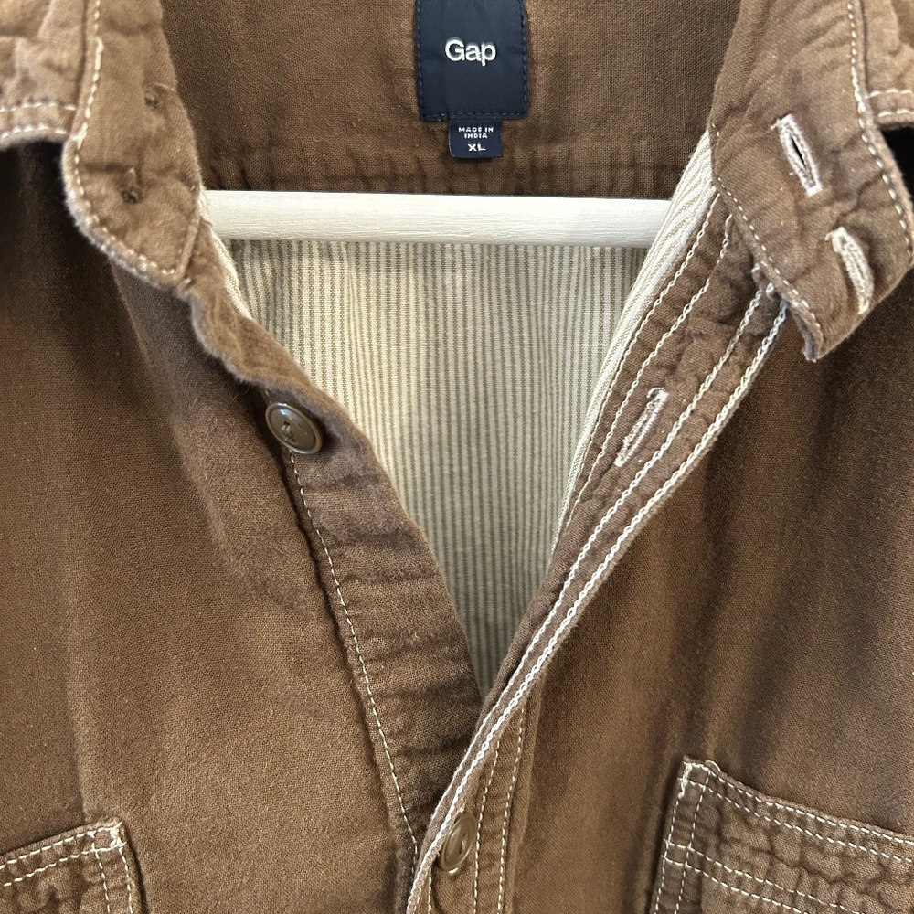 Gap men’s button down shirt
